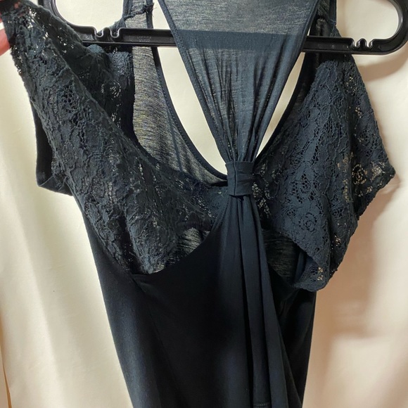 Sexy black cut out top, gather in the back. Lace short / cap sleeves. - Picture 4 of 7